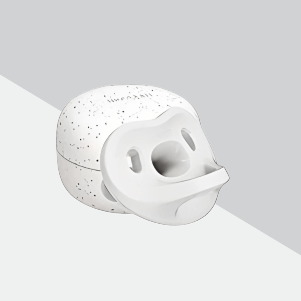 จุกหลอกซิลิโคนทั้งชิ้น รุ่น  Macaron (พร้อมเคส) ระดับ 3 สี White